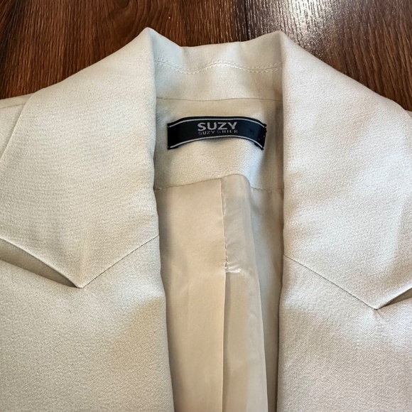 Suzy Shier Women's Beige Blazer - size 3/4 - Picture 3 of 4